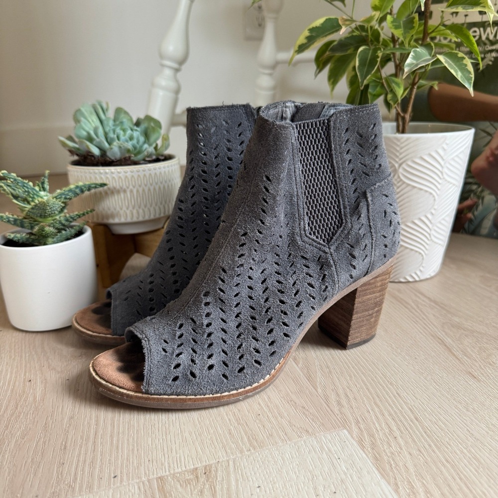 TOMS Majorca Peep Toe Ankle Booties Gray Perforated Suede Leather Women 6 Chic